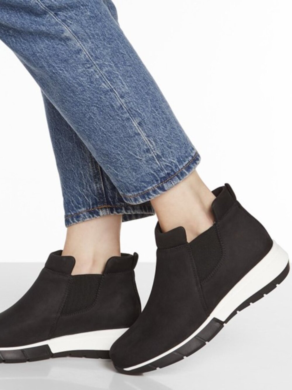 La Canadienne Nikki Suede Sneaker Booties Wedge Chelsea Boots Black Size 9.5 NEW